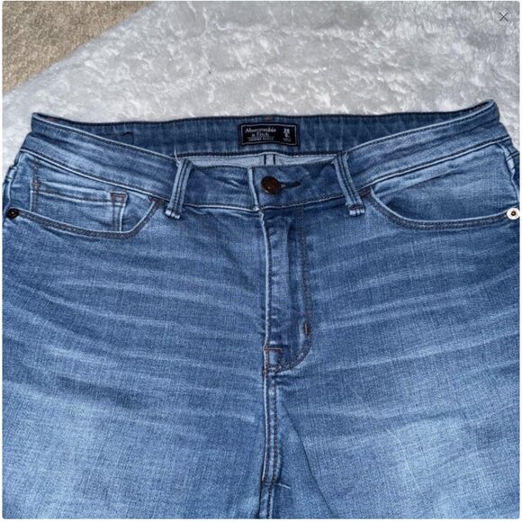 Abercrombie & Fitch High-Rise Jeans — Size 6 / Excellent Condition - Picture 1 of 3